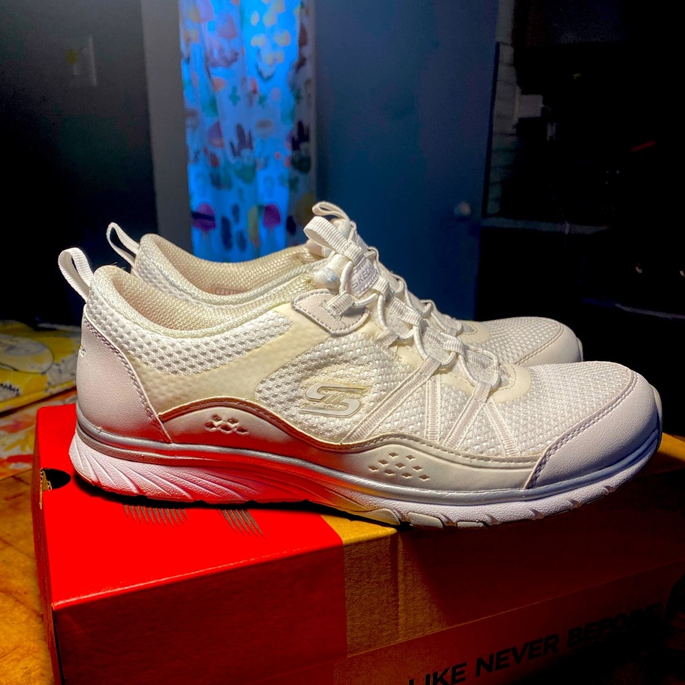 Skechers Women’s White size 7 athletic
